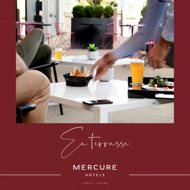 ☀️ **Pause détente en cœur de ville** ☕ 
La terrasse de l’hôtel Mercure Cholet Centre vous attend pour un moment de calme et de convivialité, à deux pas de l’effervescence du centre-ville.

Que ce soit pour savourer un café le matin, profiter d’un apéritif entre collègues ou simplement bouquiner à l’ombre en fin d’après-midi, c’est **l’endroit idéal pour faire une pause** dans la journée.

Un vrai coin de tranquillité à ciel ouvert, pour se ressourcer au rythme de Cholet.

🌿 Et vous, plutôt café matinal ou verre au soleil couchant ?

https://www.hotel-mercure-cholet.com/
#hotelmercurecholet #hotel #mercure #cholet
#choletagglo, #choletmaville #surprenantcholetais
#MercureCholetCentre #TerrasseEnVille #MomentDeDétente #Cholet #MercureHotels #PauseCafé #Afterwork #Hospitalité